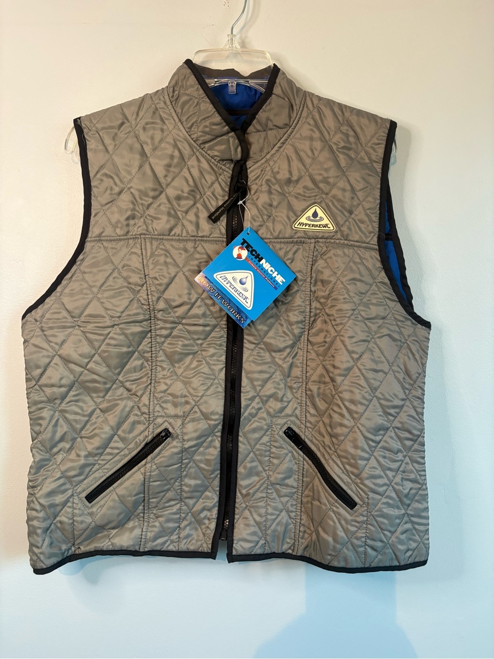 Quilted Sleeveless Vest in Gray - Picture 1 of 6
